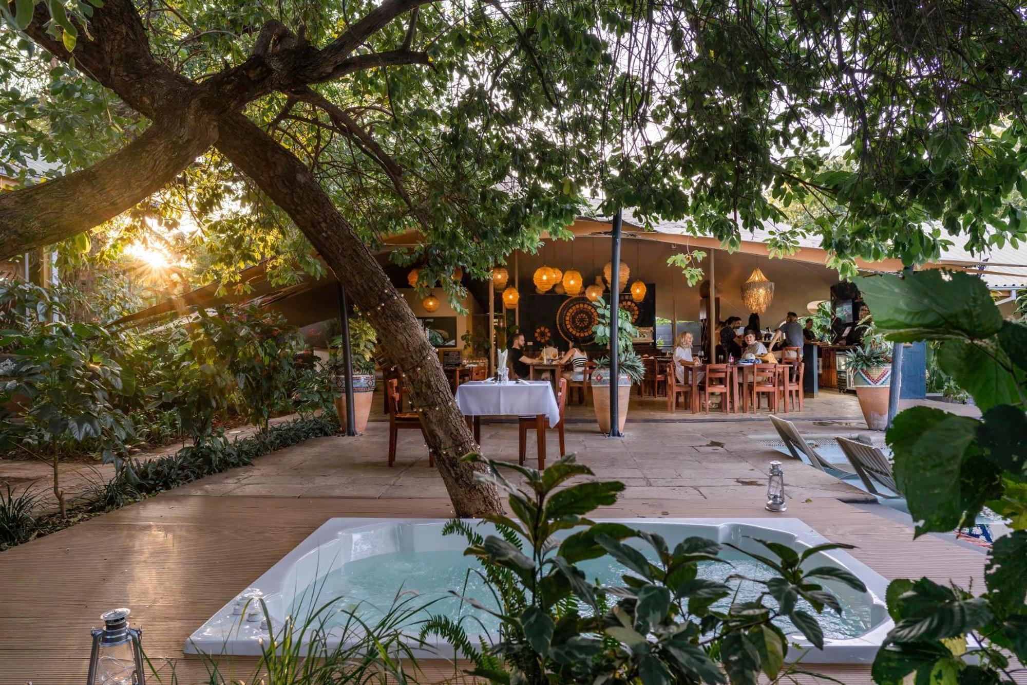 Hotel Shongwe Oasis Victoriafälle Exterior foto
