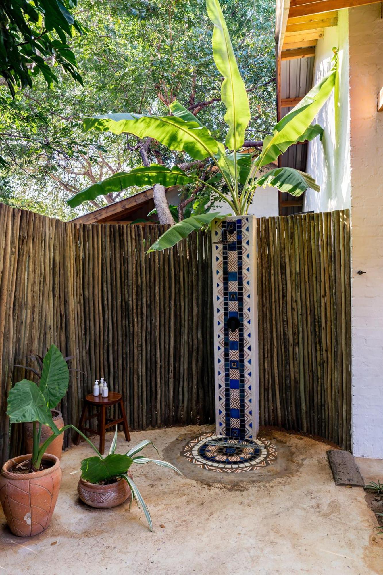 Hotel Shongwe Oasis Victoriafälle Exterior foto